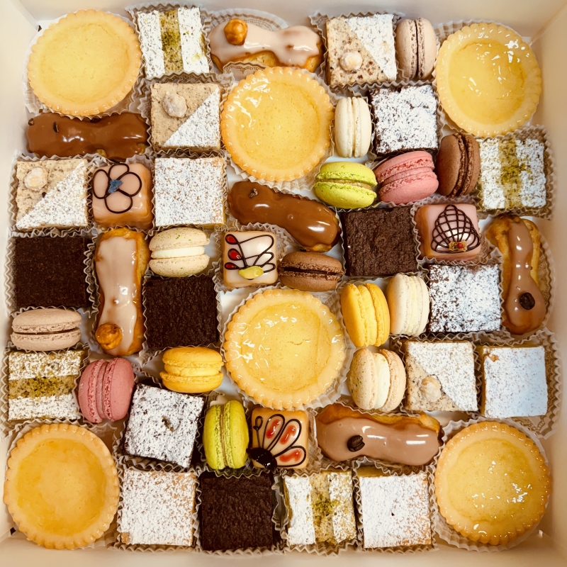 Petit Fours, kleine Köstlichkeiten & Pralinen