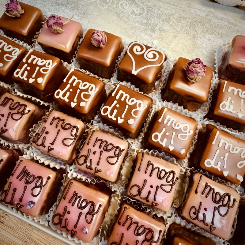 Petit Fours, kleine Köstlichkeiten & Pralinen